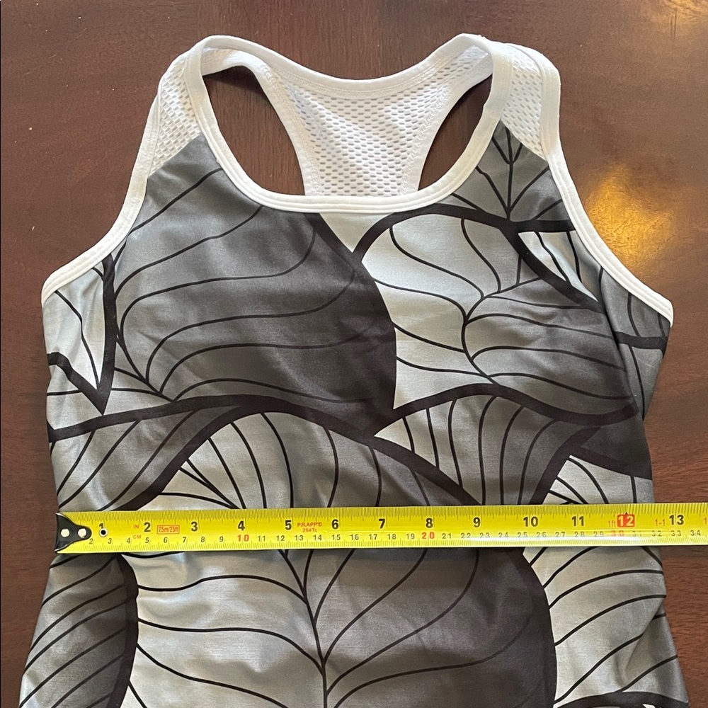 SUGOI Women’s Sz XS Black and White Leaf Pattern Tank Top - Picture 7 of 8